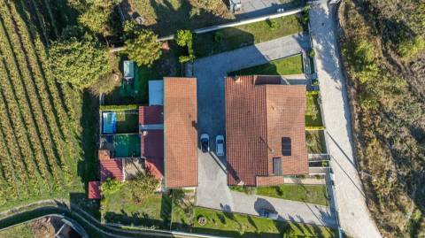 Andar Moradia T3 com garagem fechada e jardim Monte Córdova Santo Tirso