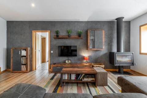 Moradia T3 com Terreno de 1.300 m2 em Grijó