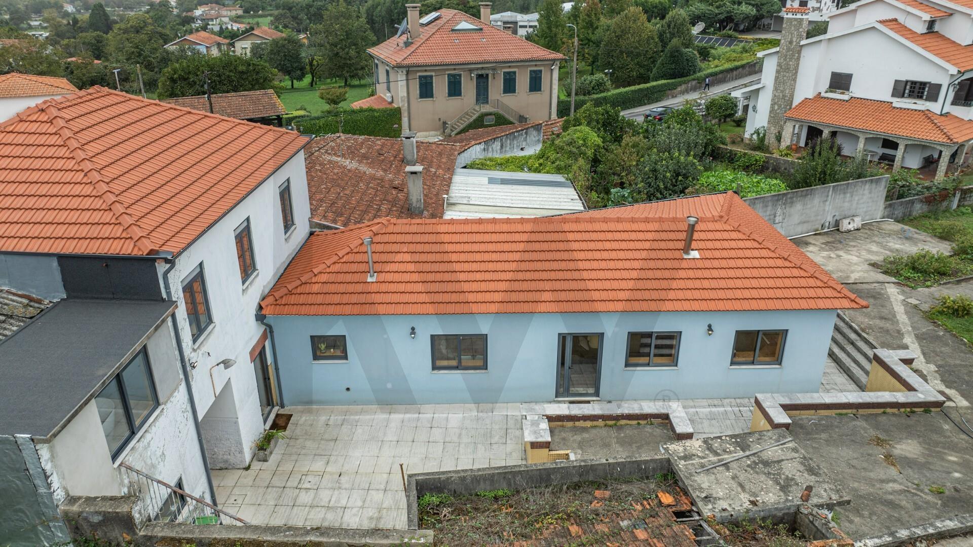 Moradia T3 com Terreno de 1.300 m2 em Grijó