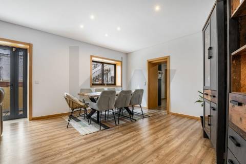 Moradia T3 com Terreno de 1.300 m2 em Grijó