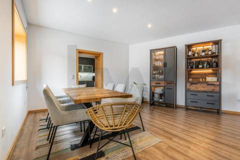 Moradia T3 com Terreno de 1.300 m2 em Grijó