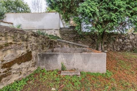 Moradia T3 com Terreno de 1.300 m2 em Grijó