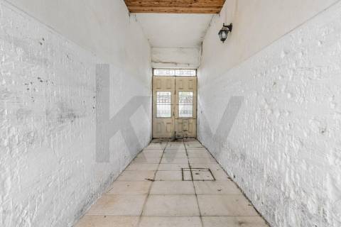 Moradia T3 com Terreno de 1.300 m2 em Grijó