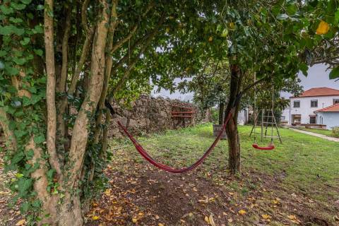 Moradia T3 com Terreno de 1.300 m2 em Grijó