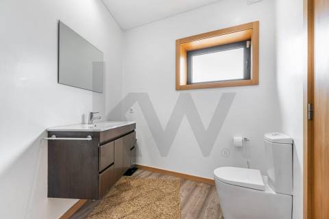 Moradia T3 com Terreno de 1.300 m2 em Grijó