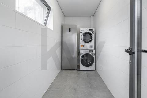 Moradia T3 com Terreno de 1.300 m2 em Grijó