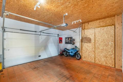 Moradia T3 com Terreno de 1.300 m2 em Grijó