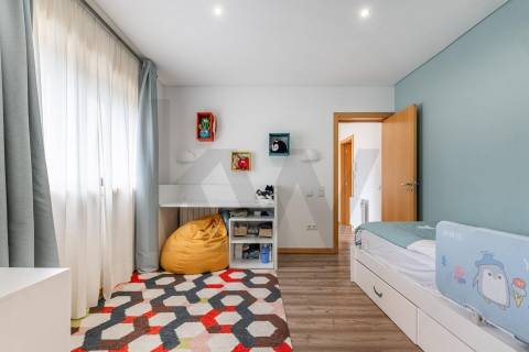 Moradia T3 com Terreno de 1.300 m2 em Grijó