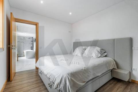 Moradia T3 com Terreno de 1.300 m2 em Grijó