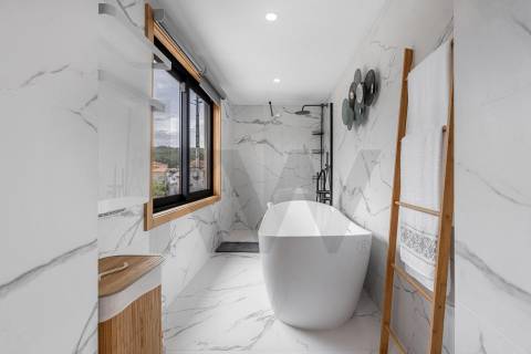 Moradia T3 com Terreno de 1.300 m2 em Grijó