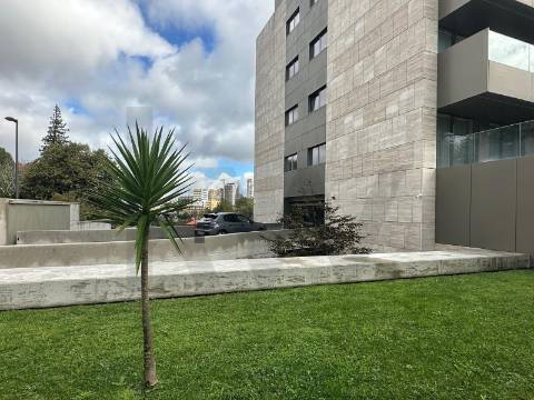 T2 de Luxo no  Porthillside Residence  condomínio fechado 