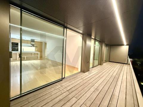 T2 de Luxo no  Porthillside Residence  condomínio fechado 