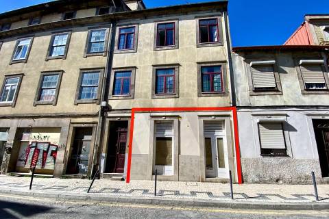 Loja para arrendamento na Rua do Rosário, nº 47 – Porto