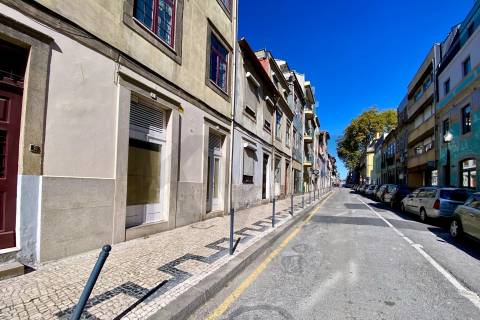 Loja para arrendamento na Rua do Rosário, nº 47 – Porto