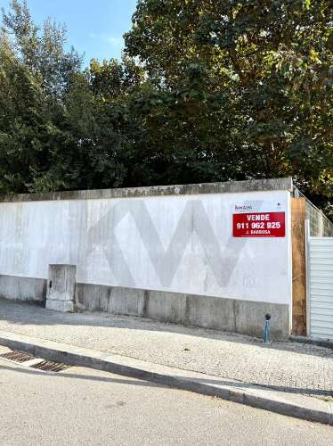 Terreno Exclusivo 418,50 m2 na Avenida do Parque | Frente Parque da Cidade, Aldoar