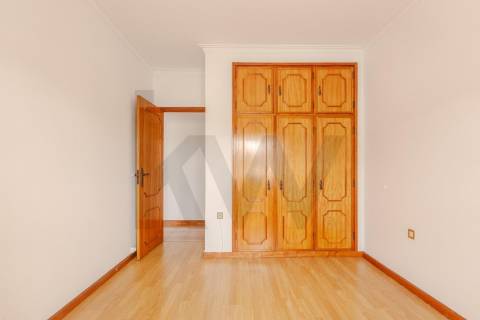 Espaçosa Moradia T4 Isolada com Privacidade Total e Versatilidade Única em São Miguel de Seide.