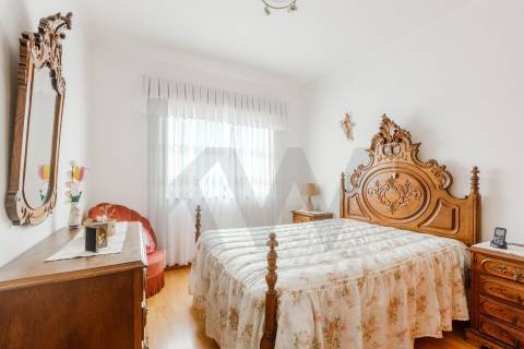 Espaçosa Moradia T4 Isolada com Privacidade Total e Versatilidade Única em São Miguel de Seide.