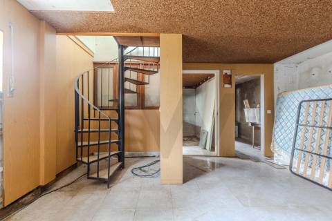 Espaçosa Moradia T4 Isolada com Privacidade Total e Versatilidade Única em São Miguel de Seide.