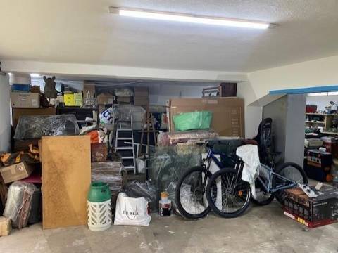 Garagem com 150m2 na Av. Republica, ao El Corte Inglês, possibilidade de transformar em habitação.
