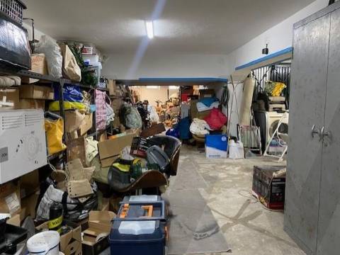 Garagem com 150m2 na Av. Republica, ao El Corte Inglês, possibilidade de transformar em habitação.