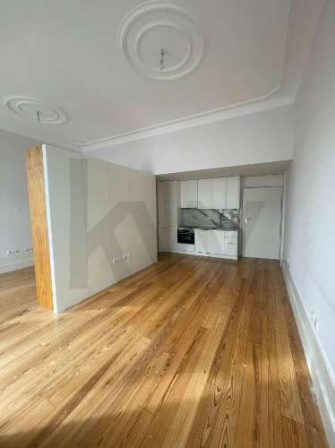 Apartamento T1 na Rua Duque de Loulé na Baixa do Porto