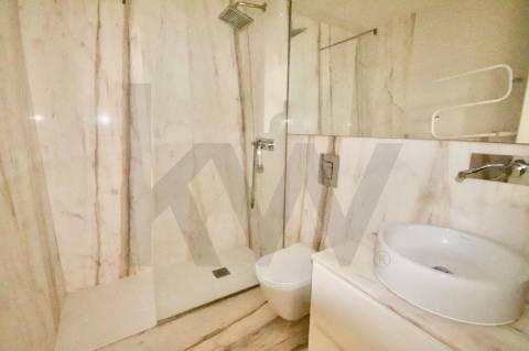 Apartamento T1 na Rua Duque de Loulé na Baixa do Porto