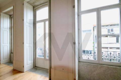 Apartamento T1 na Rua Duque de Loulé na Baixa do Porto