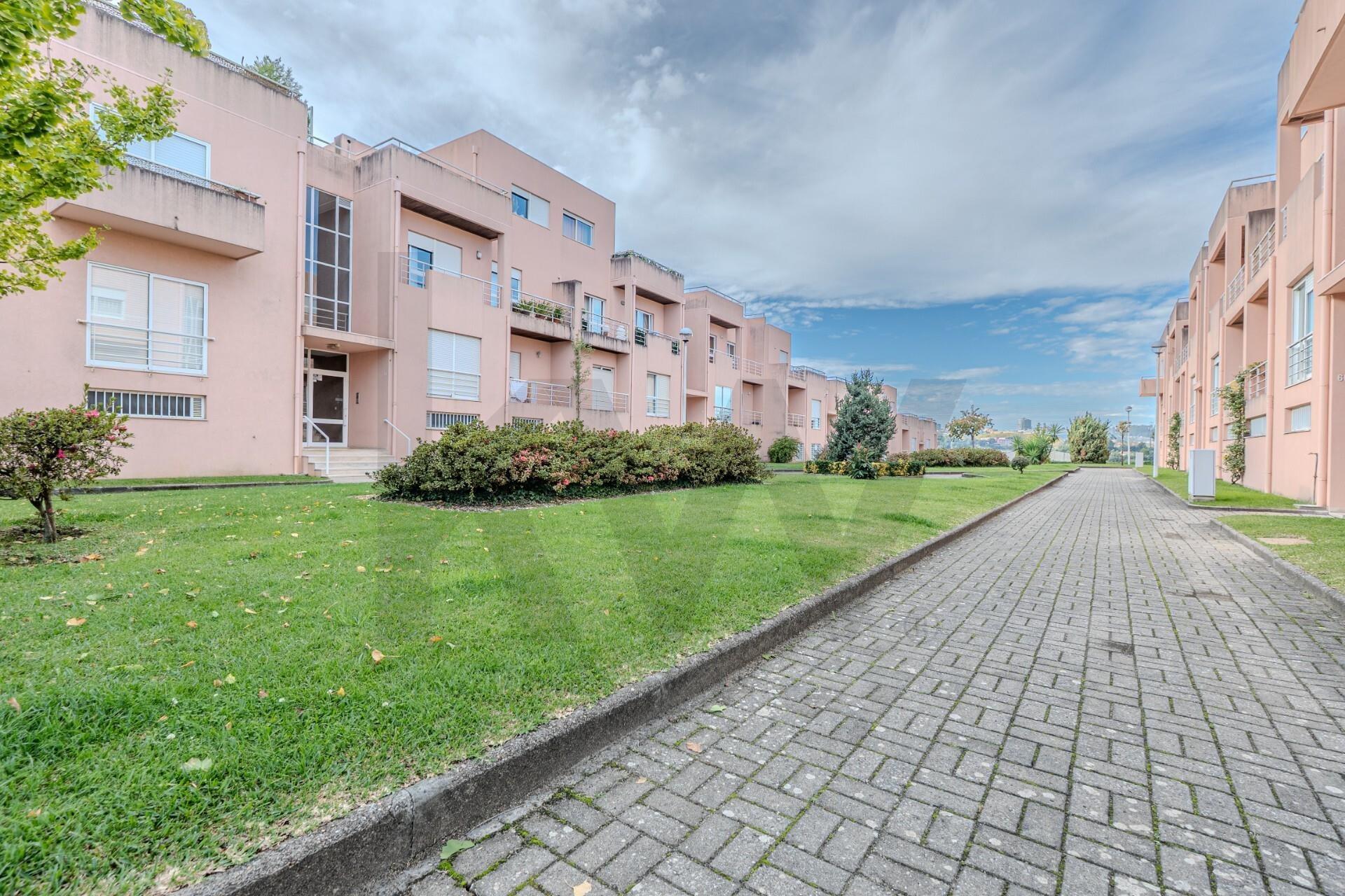 Apartamento T4+1 duplex | Varandas | Garagem fechada | à Marina do Freixo