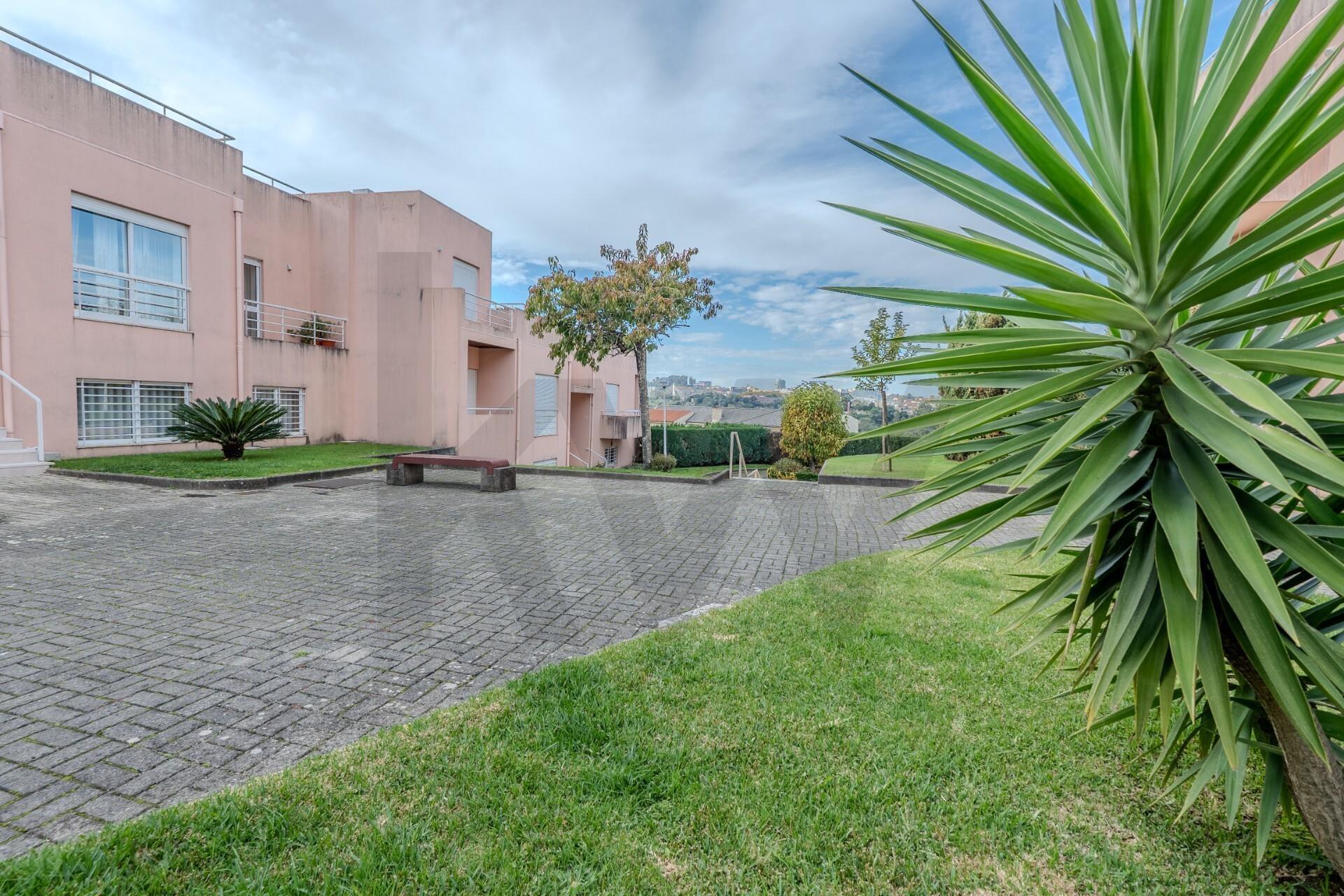 Apartamento T4+1 duplex | Varandas | Garagem fechada | à Marina do Freixo