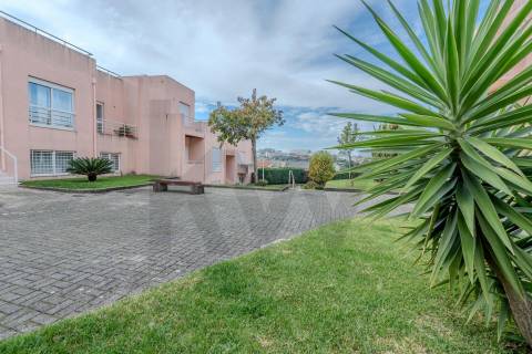 Apartamento T4+1 duplex | Varandas | Garagem fechada | à Marina do Freixo