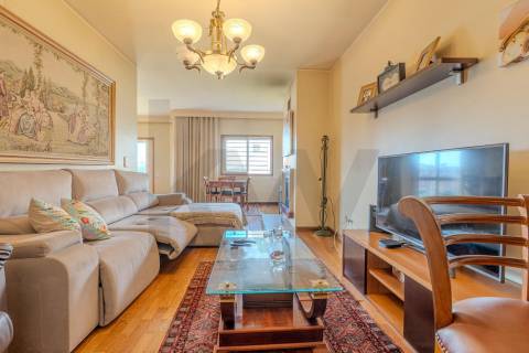 Apartamento T4+1 duplex | Varandas | Garagem fechada | à Marina do Freixo