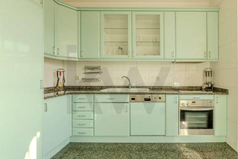 Apartamento T4+1 duplex | Varandas | Garagem fechada | à Marina do Freixo