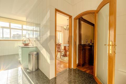 Apartamento T4+1 duplex | Varandas | Garagem fechada | à Marina do Freixo