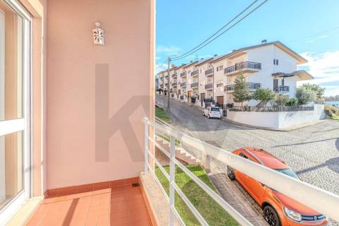 Apartamento T4+1 duplex | Varandas | Garagem fechada | à Marina do Freixo