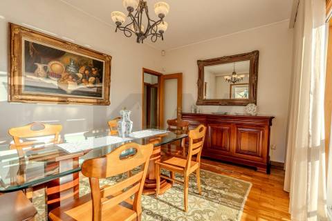 Apartamento T4+1 duplex | Varandas | Garagem fechada | à Marina do Freixo