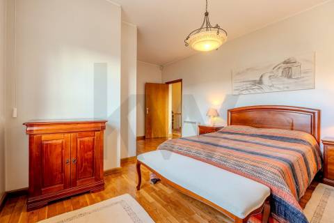 Apartamento T4+1 duplex | Varandas | Garagem fechada | à Marina do Freixo