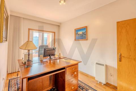 Apartamento T4+1 duplex | Varandas | Garagem fechada | à Marina do Freixo