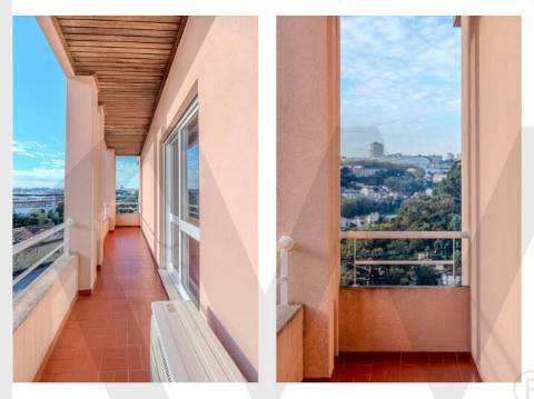 Apartamento T4+1 duplex | Varandas | Garagem fechada | à Marina do Freixo