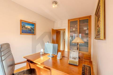 Apartamento T4+1 duplex | Varandas | Garagem fechada | à Marina do Freixo