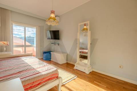 Apartamento T4+1 duplex | Varandas | Garagem fechada | à Marina do Freixo