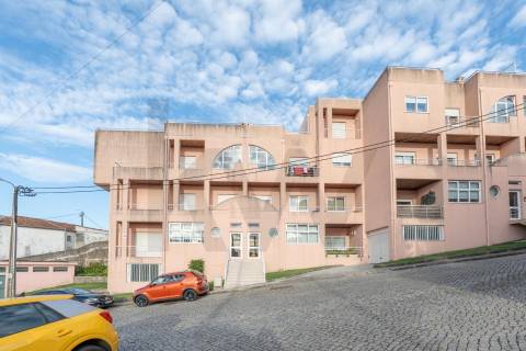 Apartamento T4+1 duplex | Varandas | Garagem fechada | à Marina do Freixo