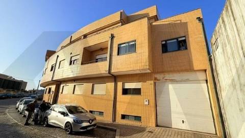 T2 em Canidelo, Vila Nova de Gaia, 500 metros da Praia. 1º andar com elevador e garagem individual