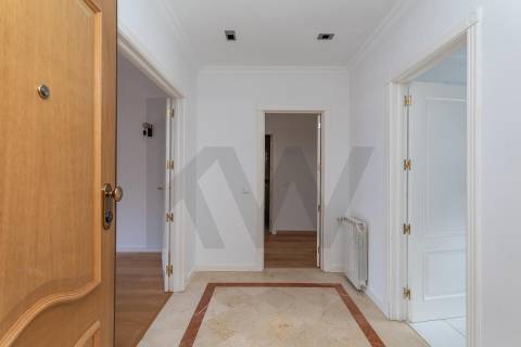 T2 na Quinta da Beloura | Acesso Direto do Terraço para Jardim e Piscina