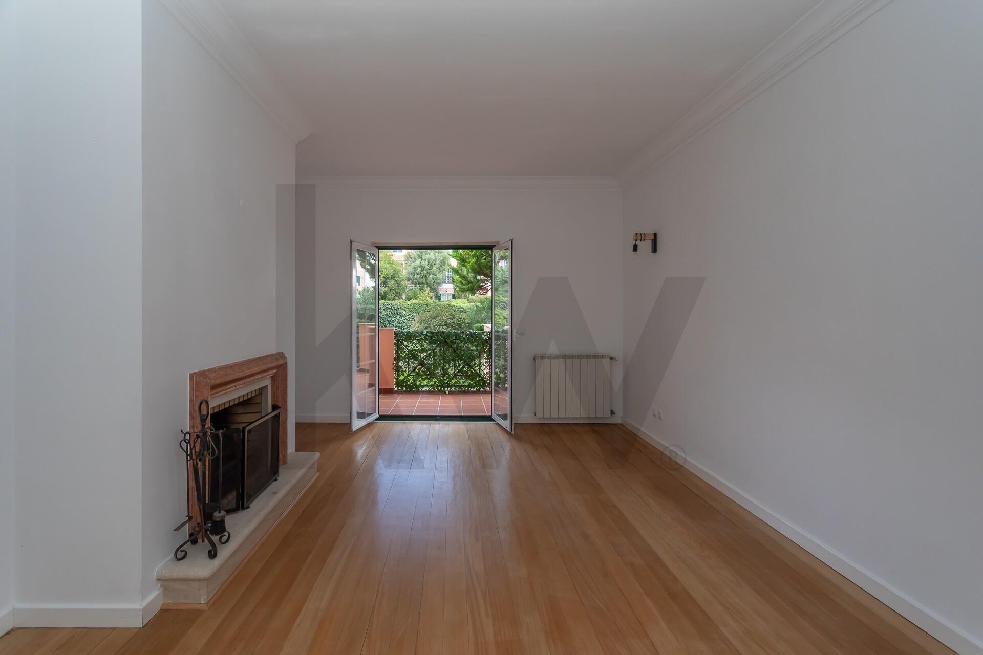 T2 na Quinta da Beloura | Acesso Direto do Terraço para Jardim e Piscina