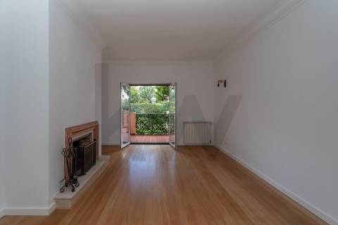 T2 na Quinta da Beloura | Acesso Direto do Terraço para Jardim e Piscina