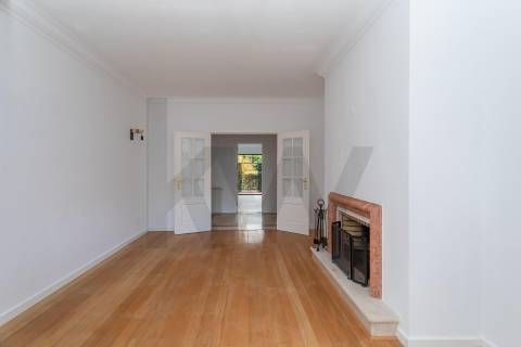 T2 na Quinta da Beloura | Acesso Direto do Terraço para Jardim e Piscina