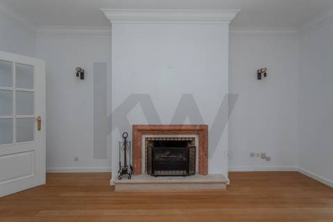 T2 na Quinta da Beloura | Acesso Direto do Terraço para Jardim e Piscina