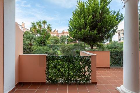 T2 na Quinta da Beloura | Acesso Direto do Terraço para Jardim e Piscina