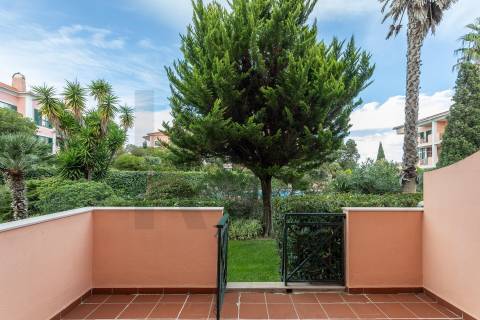 T2 na Quinta da Beloura | Acesso Direto do Terraço para Jardim e Piscina