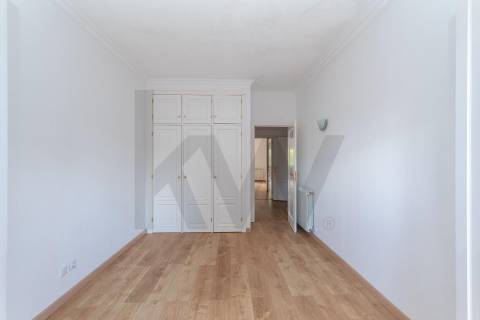 T2 na Quinta da Beloura | Acesso Direto do Terraço para Jardim e Piscina